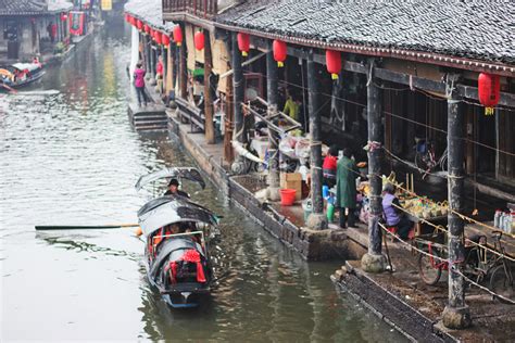 紹興烏篷船 多久，它在江南水鄉的歲月裡，究竟經歷了多少風雨與曆史？